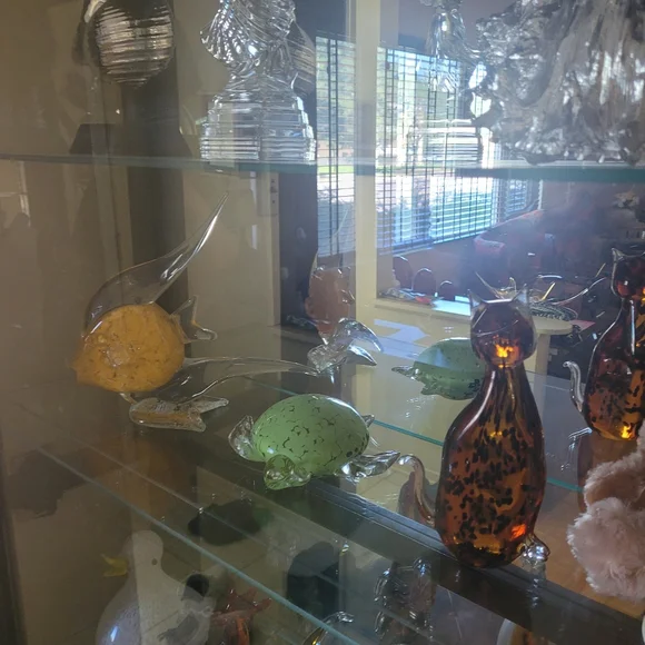 Items - Picture 3 of 3